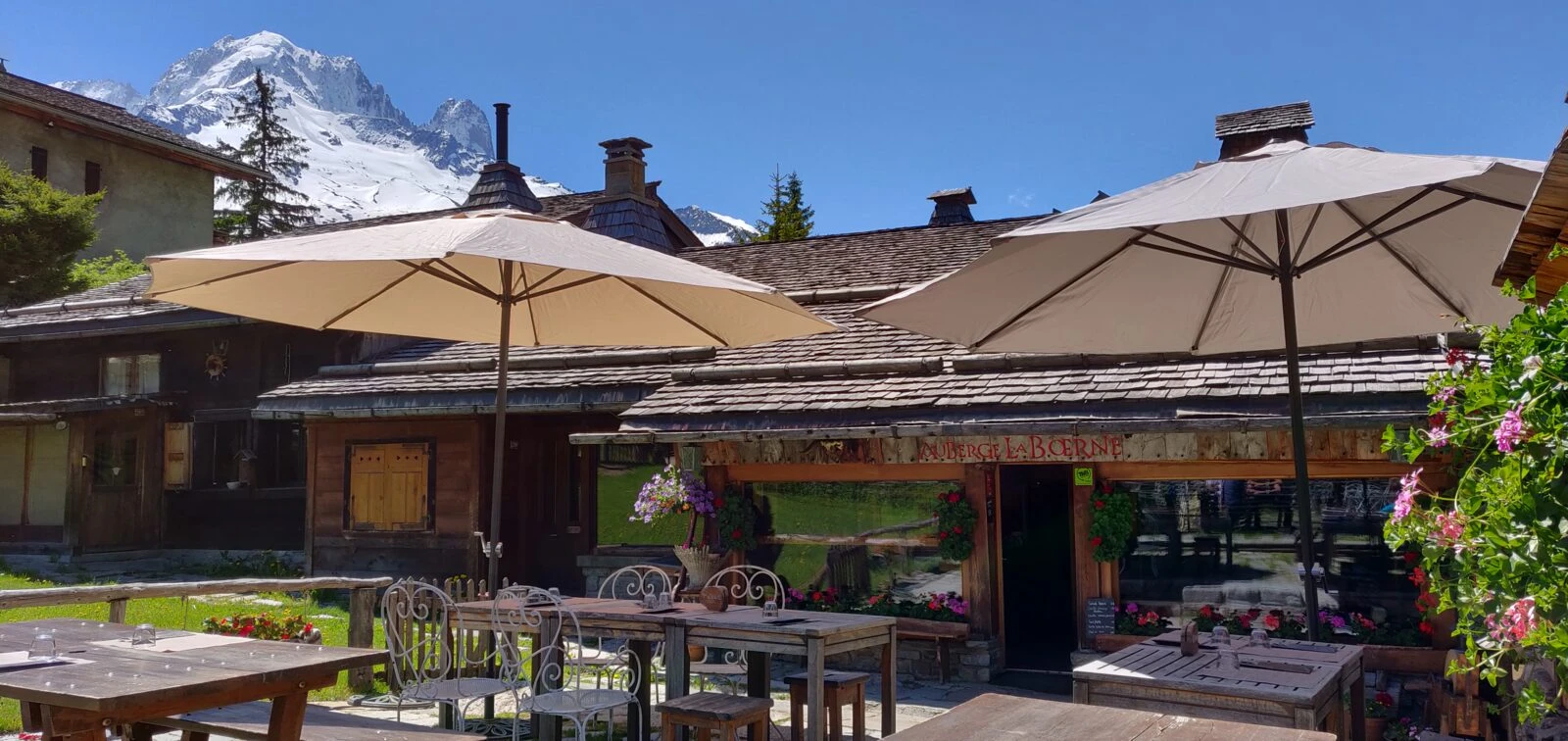 Auberge la Boërne a Tré-le-Champ, ai piedi delle scale