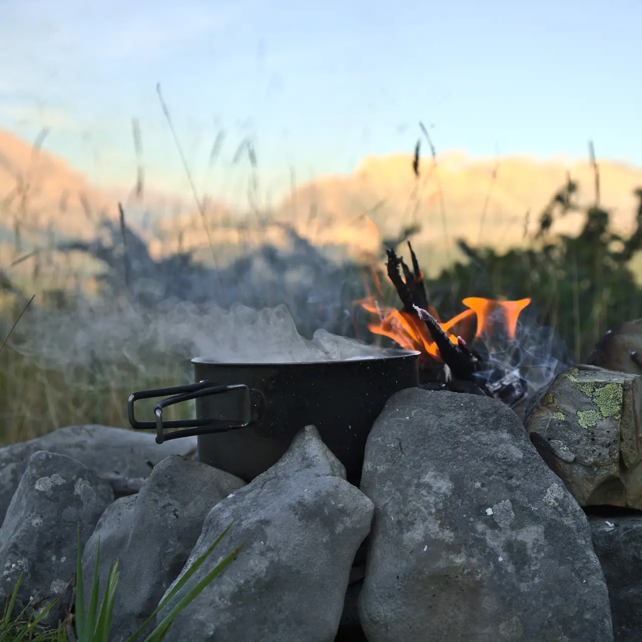 Bivacco con fuoco da campo