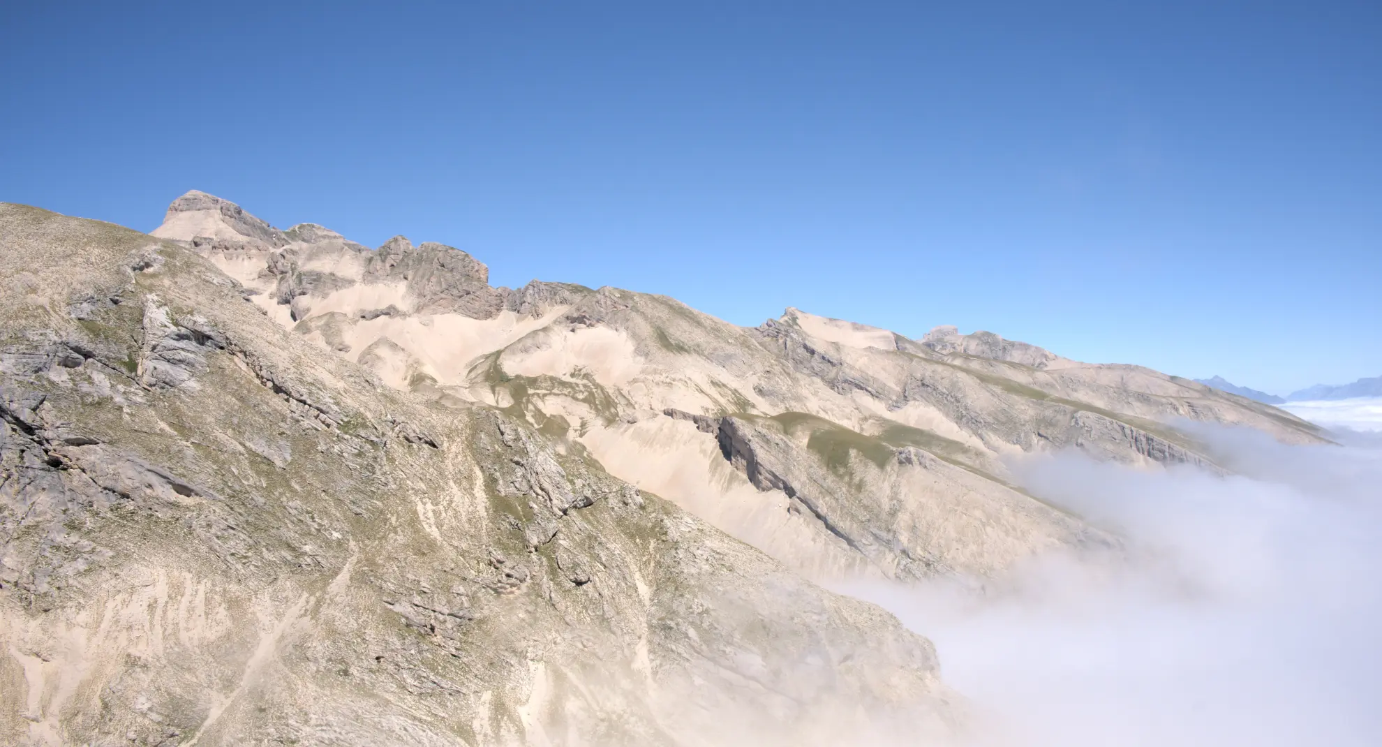 Grand Ferrand mare di nuvole