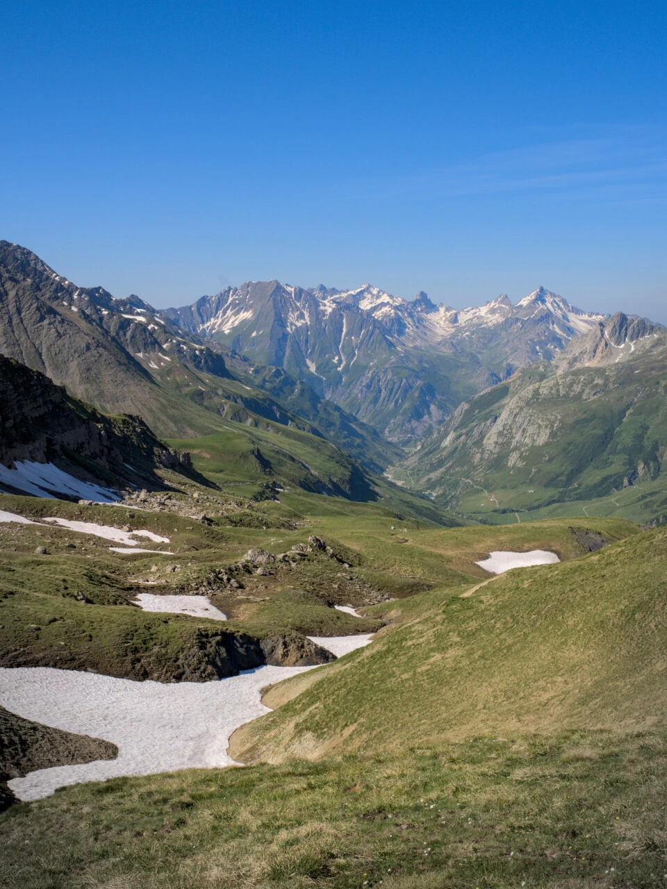 Alpeggi e nevai nel Val Veni, atmosfera estiva